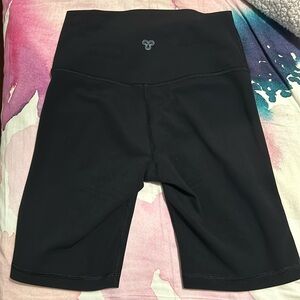 NWOT TNA BUTTER Action 9” biker shorts